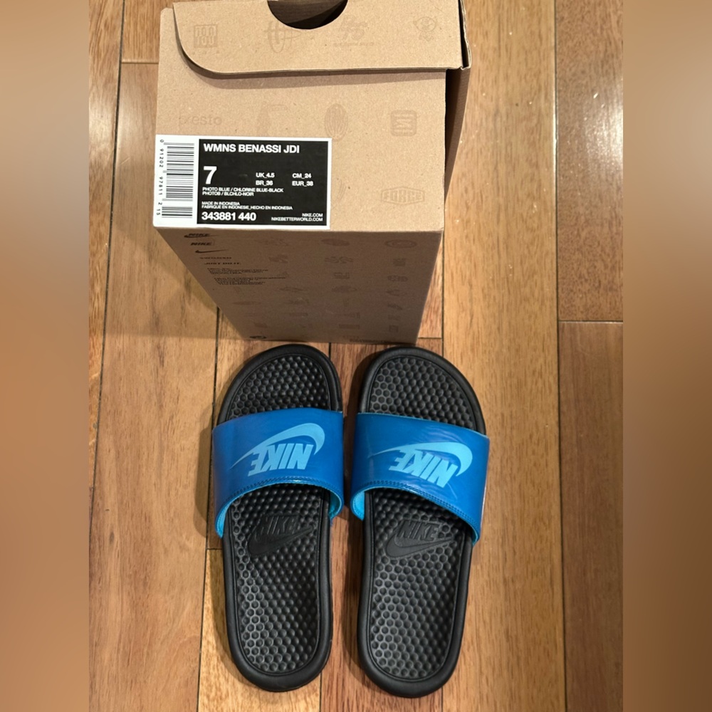 Nike NIB Blue Logo and Black Sole Benassi JDI Women’s Slides